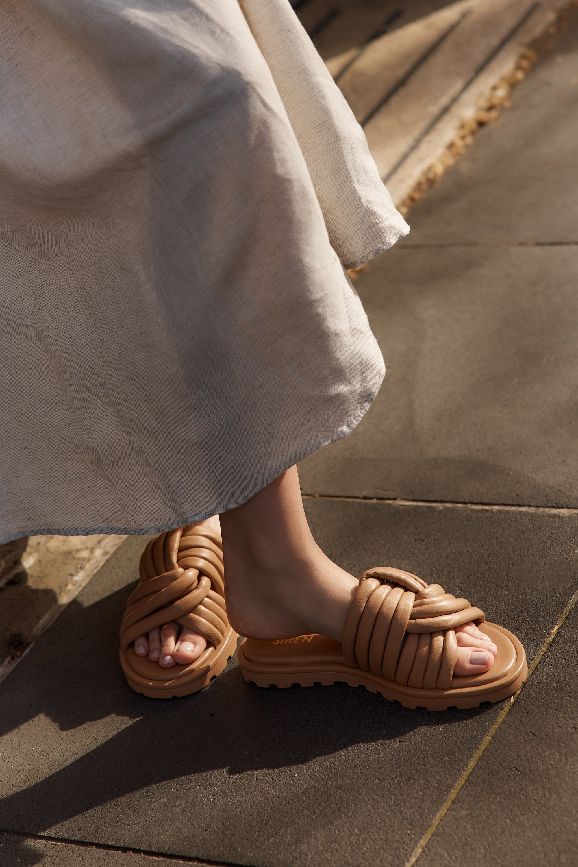 Weston Footbed Slides - Almond Tan Leather